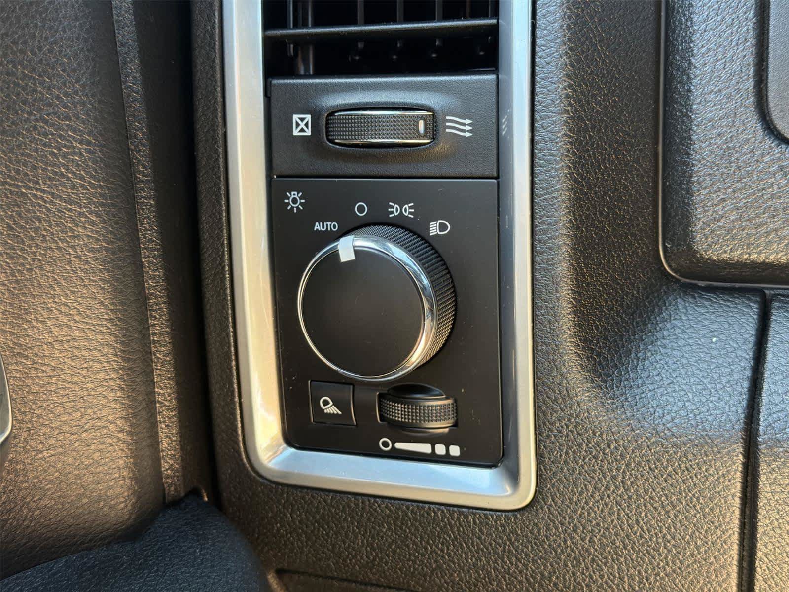 Used 2024 RAM 1500 Warlock AWD/4WD image 39
