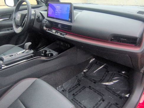 Certified 2025 Toyota Prius Plug-In Hybrid image 29