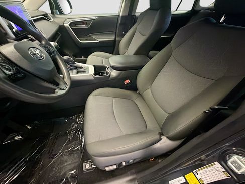 Used 2025 Toyota RAV4 XLE FWD image 11