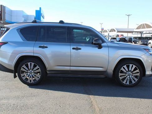 Used 2024 Lexus LX 600 4WD w/ Luxury Package image 2