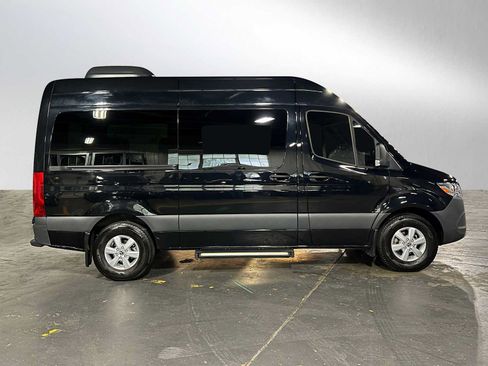 Used 2022 Mercedes-Benz Sprinter 2500 image 2