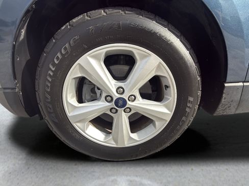 Used 2018 Ford Edge SE image 16