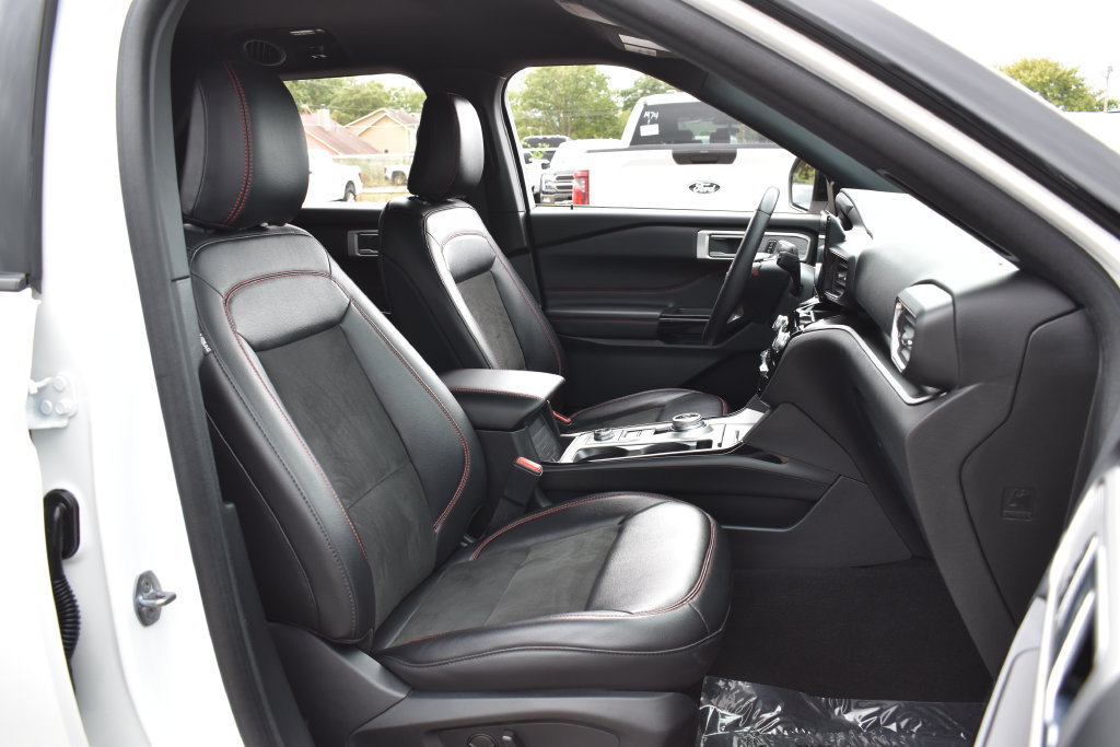 Used 2023 Ford Explorer ST-Line AWD/4WD image 32