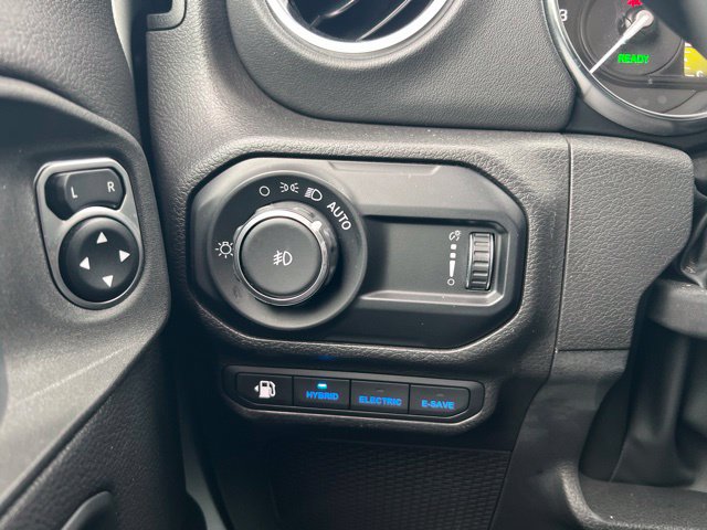 Used 2023 Jeep Wrangler Unlimited Sahara w/ Cold Weather Group AWD/4WD image 26