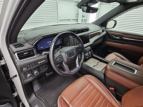 Used 2023 GMC Yukon XL Denali Ultimate image 11