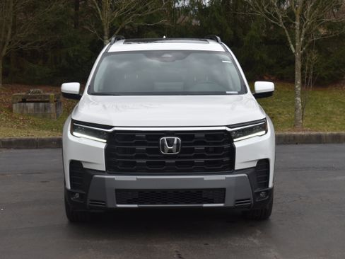 New 2026 Honda Pilot Touring image 2