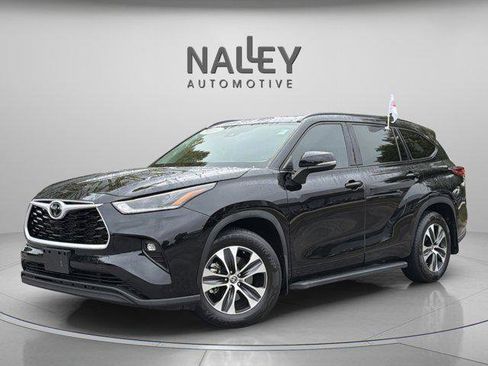 Certified 2021 Toyota Highlander XLE image 1