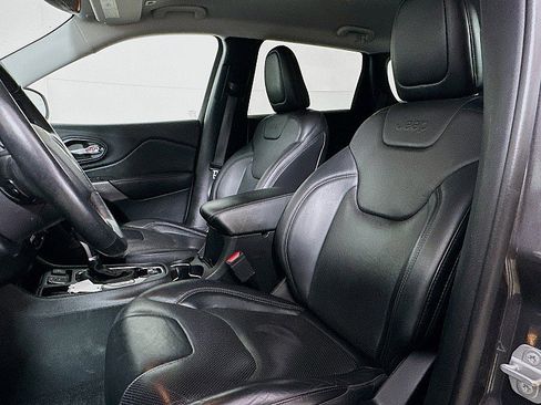 Used 2019 Jeep Cherokee Limited w/ Trailer Tow Group image 11