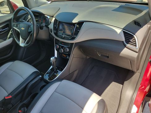 Used 2020 Chevrolet Trax Premier FWD image 11