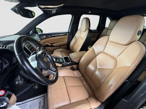 Used 2017 Porsche Cayenne w/ Premium Package AWD/4WD image 13