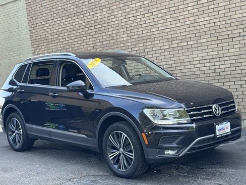 Used 2018 Volkswagen Tiguan SEL FWD image 2