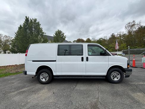 Used 2019 GMC Savana 2500 w/ Driver Convenience Package RWD image 2