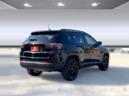 New 2026 Jeep Compass Latitude image 9