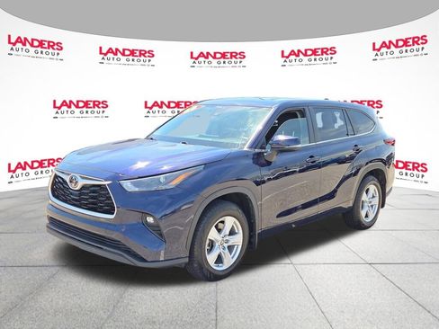 Used 2023 Toyota Highlander LE AWD/4WD image 7
