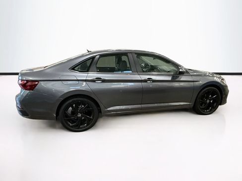 Used 2025 Volkswagen Jetta SE w/ Sunroof Package FWD image 4