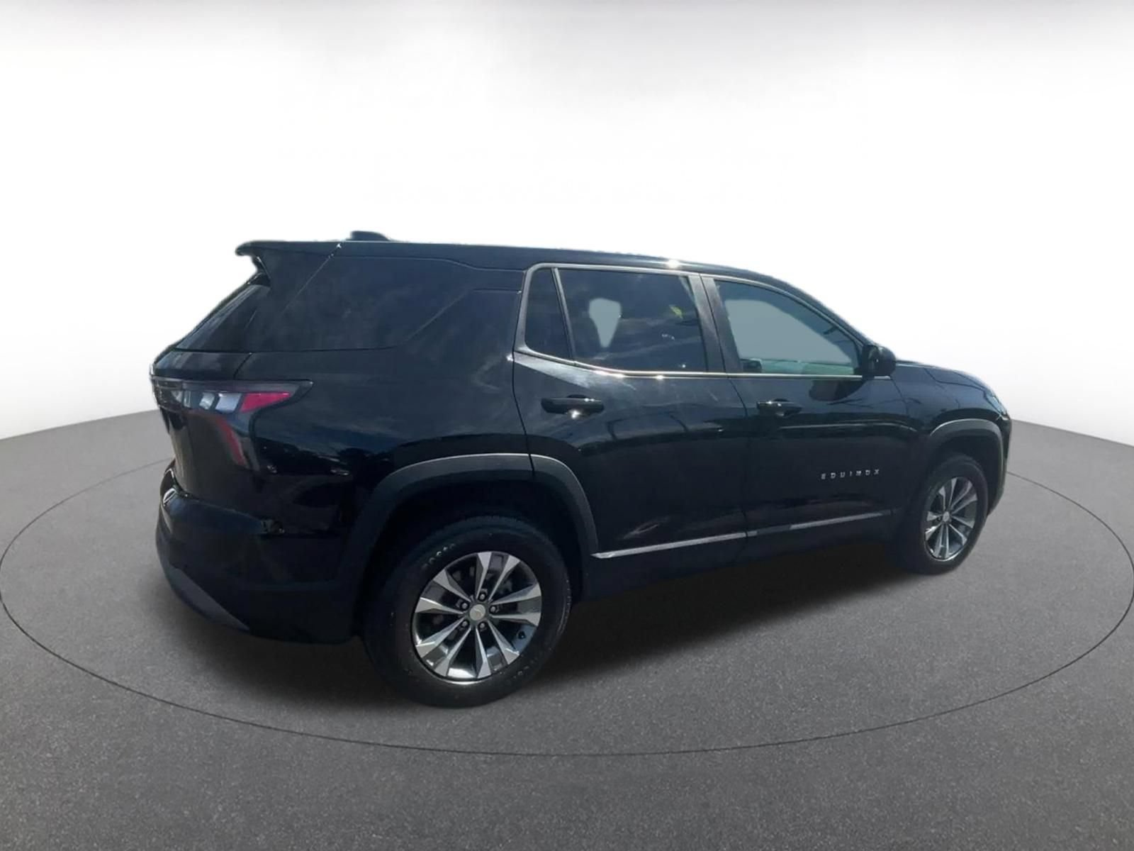 Used 2025 Chevrolet Equinox LT FWD image 14