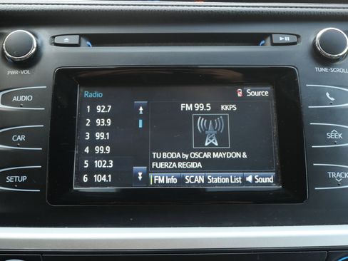 Used 2019 Toyota Highlander LE image 25