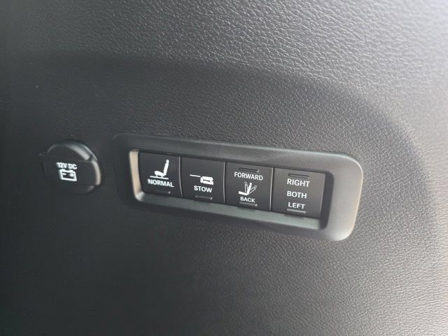 Used 2024 Chrysler Pacifica Limited w/ Uconnect Theater Family Group AWD/4WD image 11