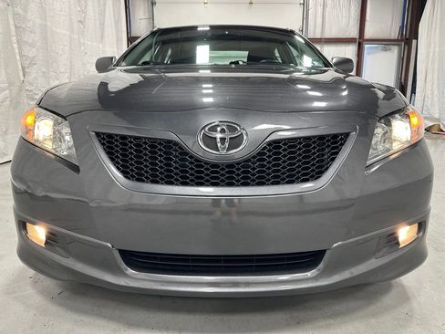 Used 2009 Toyota Camry SE FWD image 2