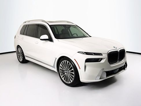 Used 2024 BMW X7 xDrive40i w/ Premium Package AWD/4WD image 3