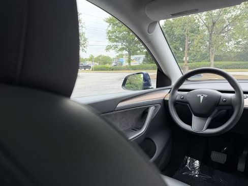 Used 2023 Tesla Model Y Long Range AWD/4WD image 32