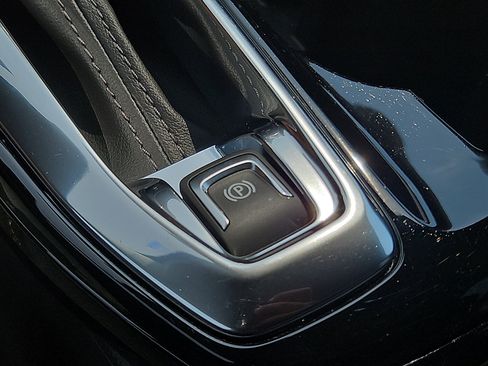 Used 2025 Chevrolet Trax LT w/ Driver Confidence Package FWD image 25