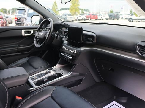 Used 2020 Ford Explorer XLT w/ Equipment Group 202A image 15