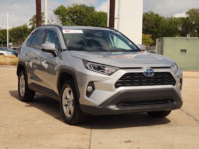Used 2020 Toyota RAV4 XLE w/ Convenience Package AWD/4WD image 2