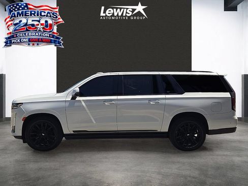 Used 2022 Cadillac Escalade ESV Premium Luxury w/ Performance Package AWD/4WD image 2
