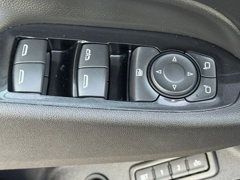 Used 2022 Chevrolet Equinox Premier image 11