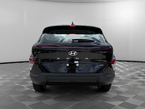 Certified 2025 Hyundai Kona SE image 6