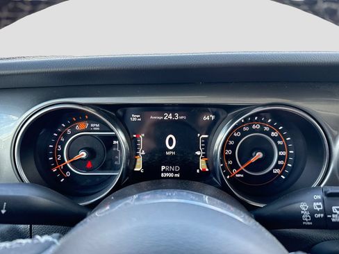 Used 2022 Jeep Wrangler Unlimited Sahara w/ Cold Weather Group AWD/4WD image 16