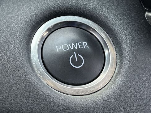 Used 2025 Toyota Highlander XLE AWD/4WD image 19