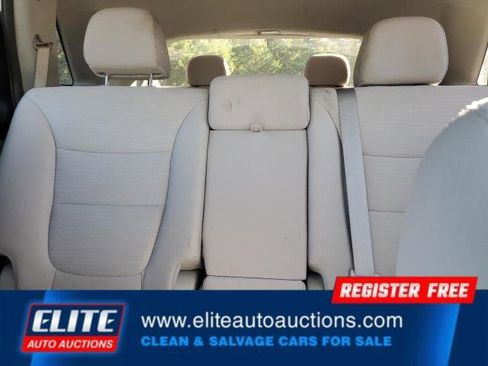 Used 2015 Kia Sorento LX image 19