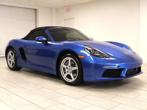 Used 2018 Porsche 718 Boxster RWD image 5