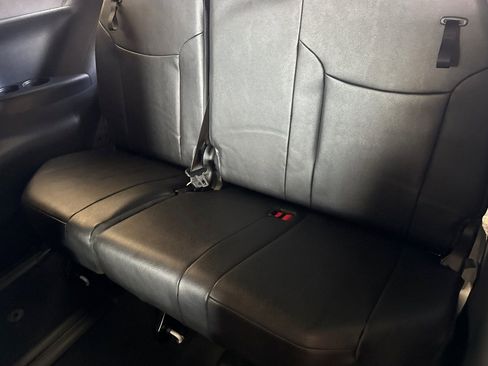 Used 2025 Toyota Sienna Platinum FWD image 17