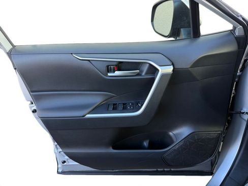 Used 2025 Toyota RAV4 XLE image 17
