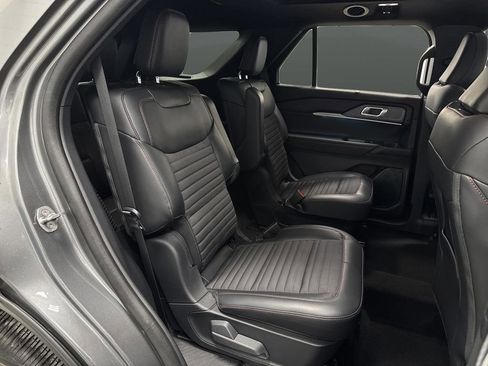 Used 2025 Ford Explorer ST-Line w/ Premium Package image 34