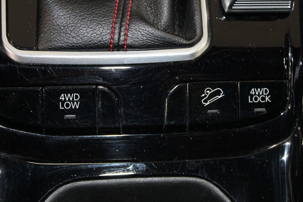 Used 2025 Jeep Compass Trailhawk AWD/4WD image 54