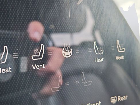 Used 2025 RAM 1500 Laramie image 21