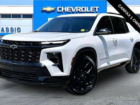 Used 2025 Chevrolet Traverse RS w/ LPO, Floor Liner Package FWD image 2