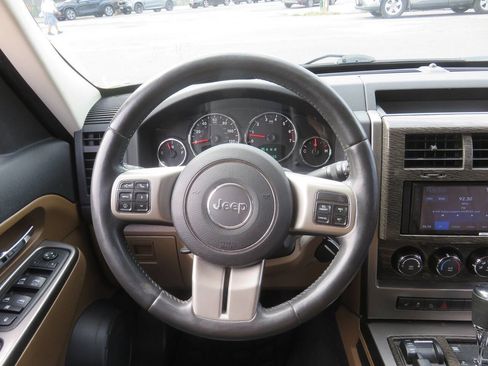 Used 2012 Jeep Liberty Limited AWD/4WD image 14