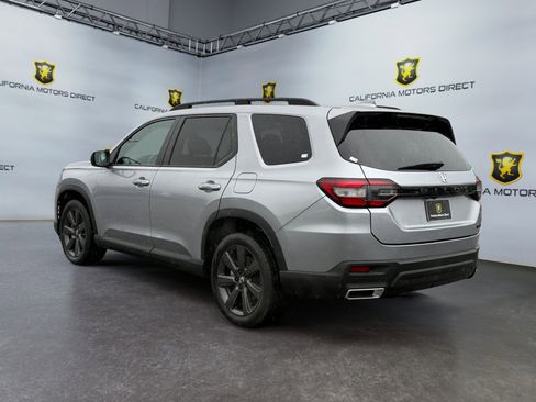 Used 2024 Honda Pilot Sport image 3