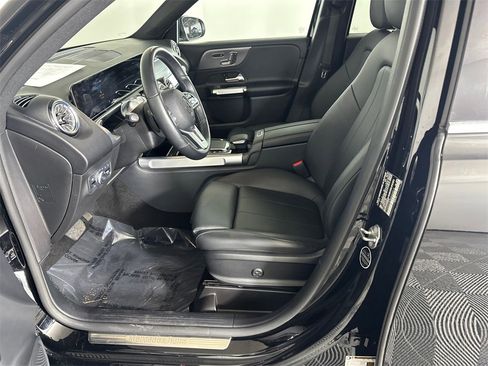 Certified 2022 Mercedes-Benz GLB 250 w/ Premium Package Lite image 9