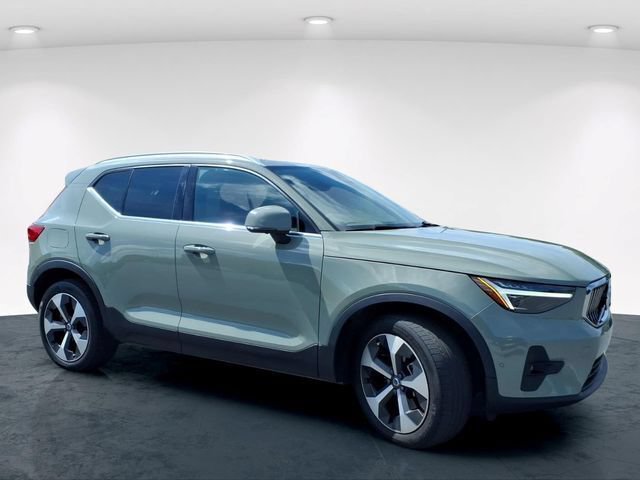 Used 2025 Volvo XC40 B5 Plus w/ Protection Package Premier AWD/4WD image 5