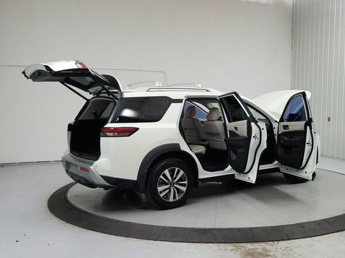 Used 2023 Nissan Pathfinder SL FWD image 15