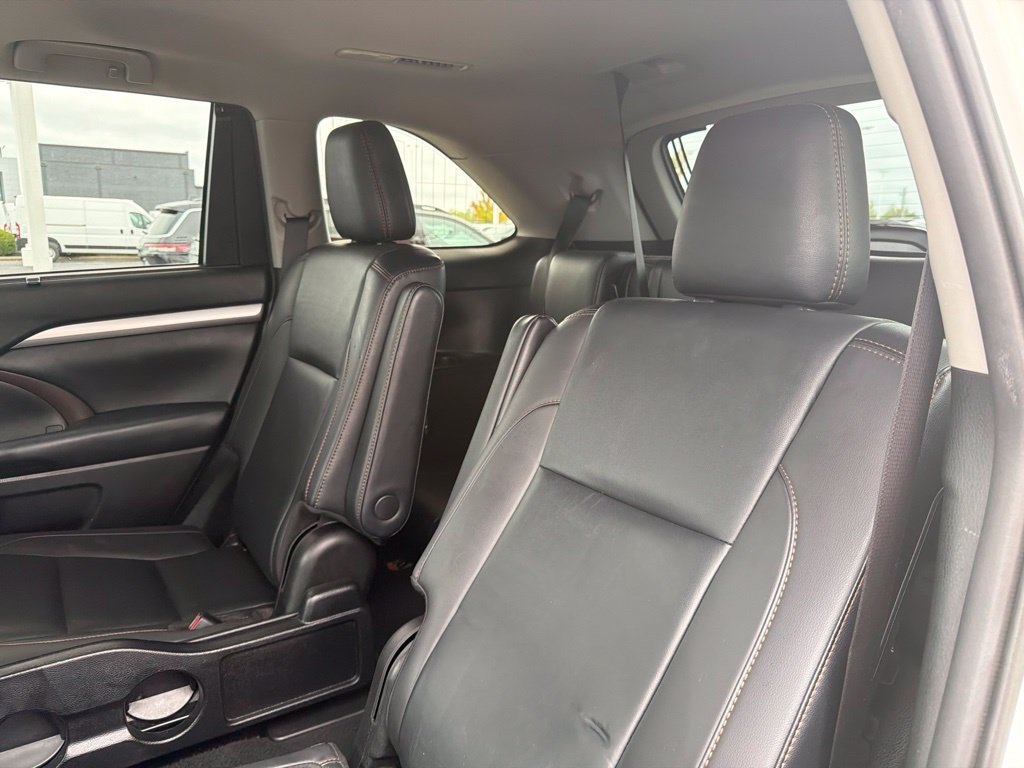 Used 2019 Toyota Highlander XLE AWD/4WD image 12