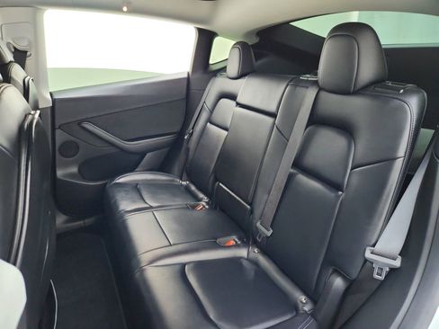 Used 2022 Tesla Model Y Long Range AWD/4WD image 27