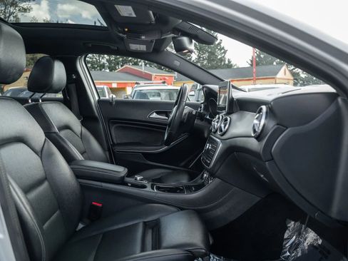 Used 2017 Mercedes-Benz GLA 250 4MATIC w/ Premium Package image 12