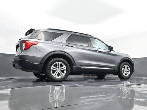 Used 2022 Ford Explorer XLT w/ Equipment Group 202A AWD/4WD image 26